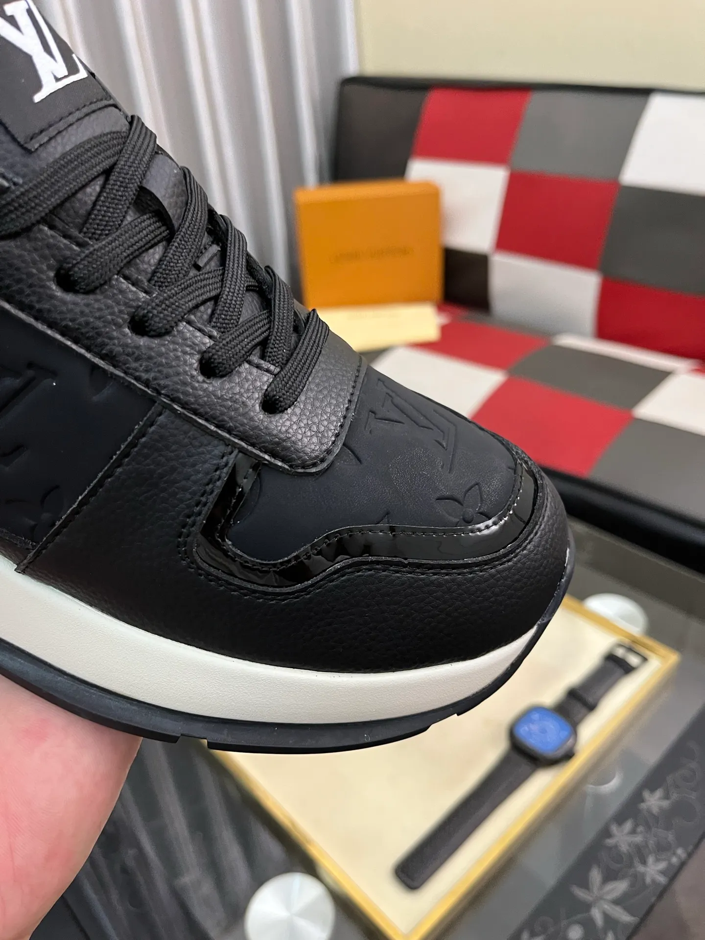 Men's shoes💰438⌚️⌚️《Louis vuitton/LV Louis Vuitton》original quality.~ Unique modern style sneakers. 🏃A must-have casual shoe for trendy men😍😍 Original brand imported from Italy, imported original leather, cowhide lining (refuses to discolor and grind feet) Sole: Original sole provided by the original factory, French lazy style design ⚠️Fit to the feet Original quality code number: 38-443️⃣Colors available